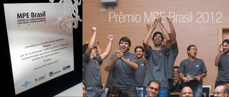 À esquerda, a placa do Prêmio MPE Brasil 2012 concedida à Webgoal; à direita, a equipe, de camisetas cinza, comemora com os braços erguidos em um auditório